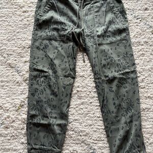 Bella Dahl Green Joggers with Elastic Waistband and Cuffs